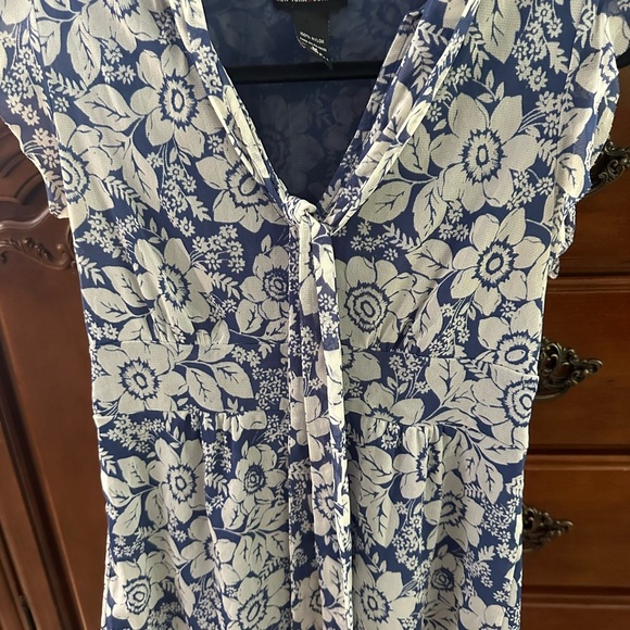 Floral Blue and White Women's Top - Picture 4 of 10